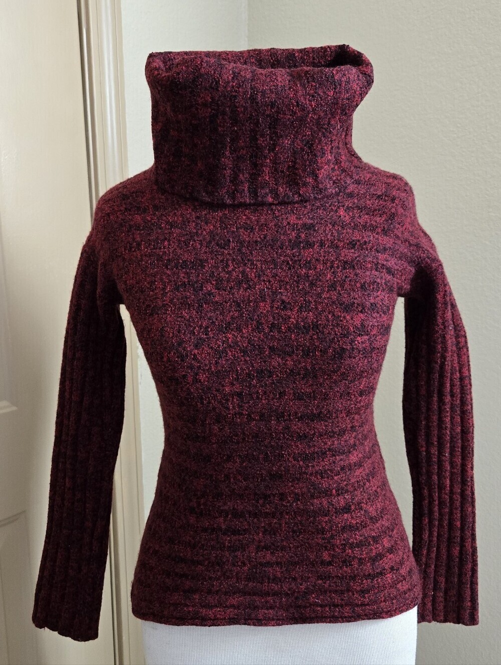 Alice + Olivia ribbed thick wool red black maroon turtleneck sweater M
